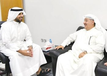 فهد الناصر يستقبل عماد بوخمسين رئيس النادي الدولي الكويتي