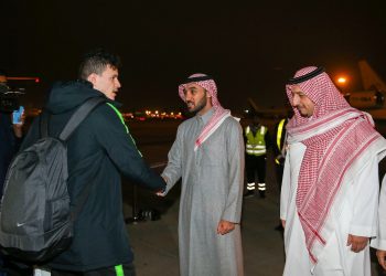الأمير عبد العزيز بن تركي الفيصل يستقبل بعثة الأخضر