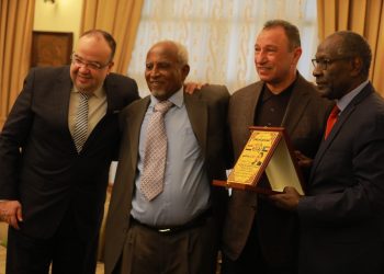 علي هامش التكريم للسفير وقدامي اللاعبين السودانيين