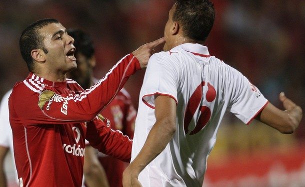 Emad Moteab of Egypt's Al-Ahly (L) argues with Mohamed Esnany of Libya's Al-Ittihad during their African Champions League soccer match at Cairo Stadium May 9, 2010.  REUTERS/Amr Abdallah Dalsh (EGYPT - Tags: SPORT SOCCER)