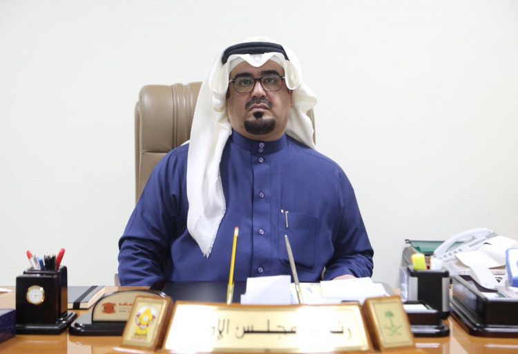 صالح أبو نخاع رئيس نادي ضمك السعودي