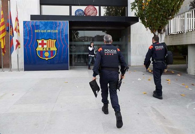 الشرطة الإسبانية داخل برشلونة
