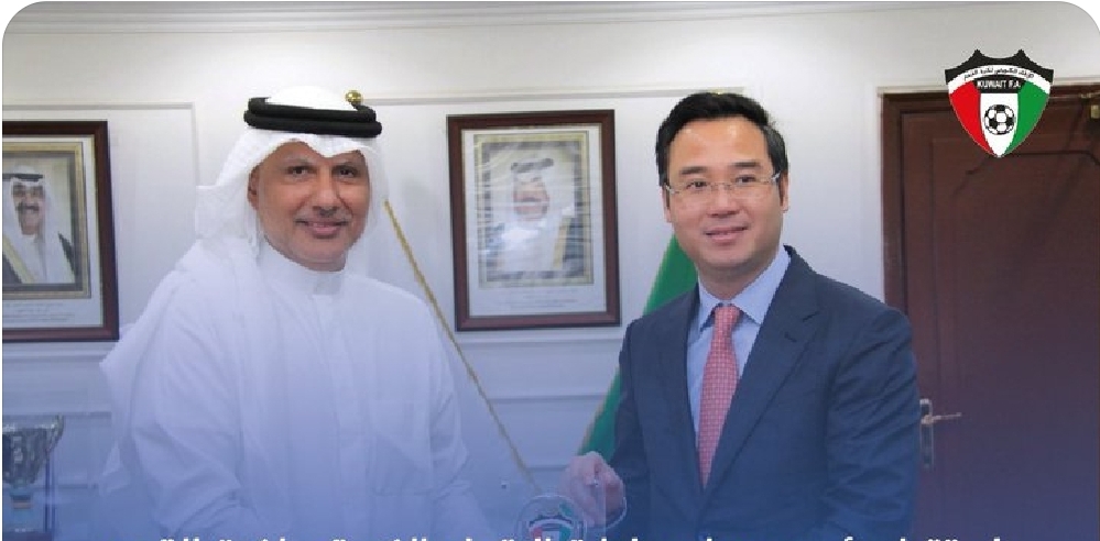 رئيس اتحاد الكرة عبدالله الشاهين وسفير فيتنام يستعرضان سبل التعاون الرياضي بين البلدين