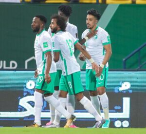 قلب دفاع الهلال السعودي يغادر النادي إلى الدوحة