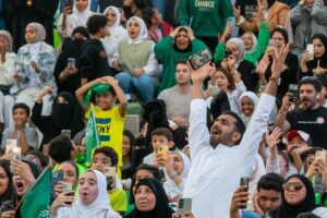 صور.. الجماهير الكويتية ساندت «الأخضر» بقوة أمام بولندا  