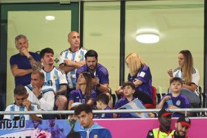 عائلة ميسي تتابع مباراة الأرجنتين وأستراليا من المدرجات بكأس العالم 2022 | صور