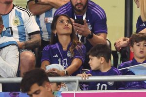 عائلة ميسي تتابع مباراة الأرجنتين وأستراليا من المدرجات بكأس العالم 2022 | صور
