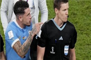  الإيقاف لـ 15 مباراة..  عقوبة قاسية من "فيفا" للاعب أوروجواي 