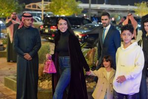 شاهد كيف ظهرت "جورجينا" في حفل النصر السعودي لتقديم رونالدو.. صور