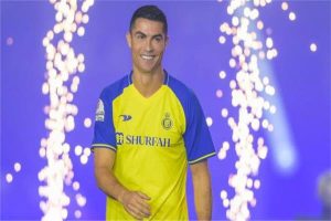 رونالدو يزاحم نجم الهلال السعودي على جائزة أفضل لاعب بغرب آسيا