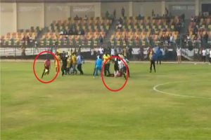 فيديو.. شاهد لحظة ضرب حكم في الدوري الكاميروني